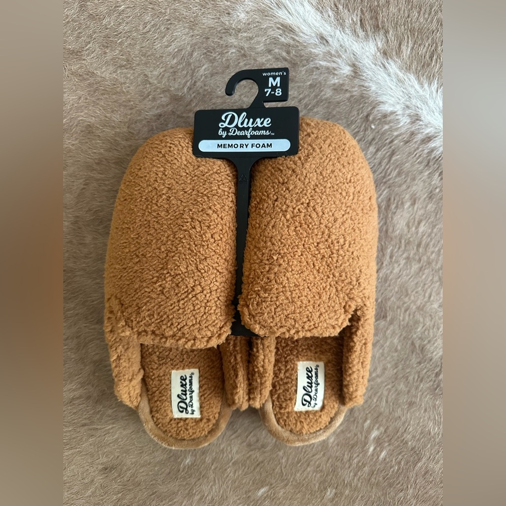 Dearfoams Deluxe Cozy Brown Slippers